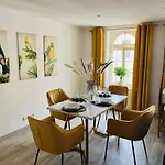 Filmap-charmant-modern-zentral-balkon-beamer-spieletisch Görlitz