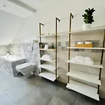דירה Filmap-charmant-modern-zentral-balkon-beamer-spieletisch