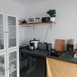 Filmap-charmant-modern-zentral-balkon-beamer-spieletisch דירה *