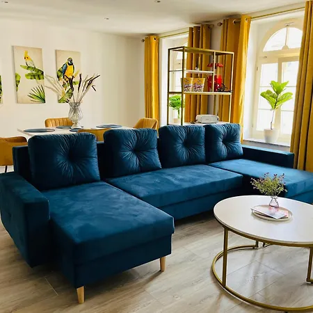 Filmap-charmant-modern-zentral-balkon-beamer-spieletisch * Görlitz