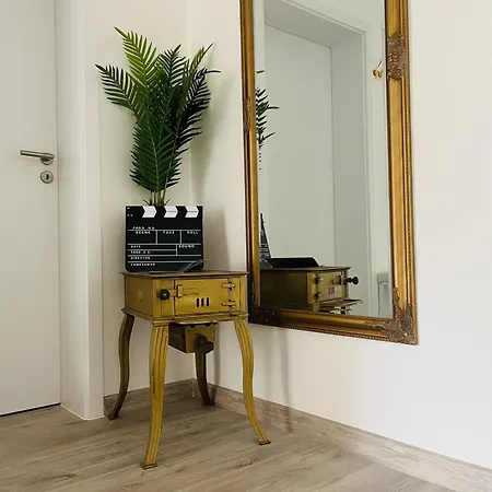 דירה Filmap-charmant-modern-zentral-balkon-beamer-spieletisch