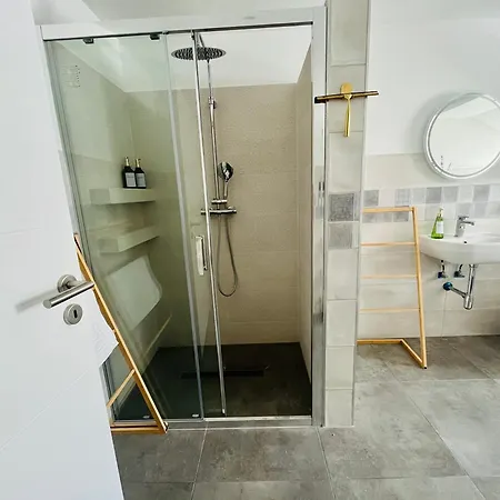 Apartment Filmap-charmant-modern-zentral-balkon-beamer-spieletisch