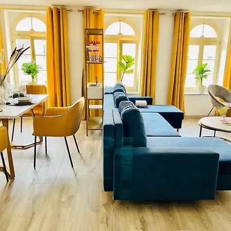 Filmap-charmant-modern-zentral-balkon-beamer-spieletisch דירה Görlitz