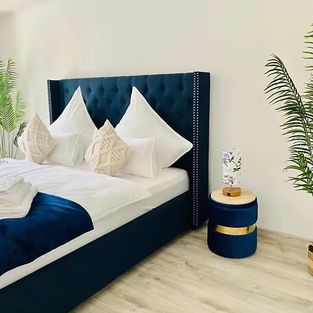 Filmap-charmant-modern-zentral-balkon-beamer-spieletisch * Görlitz