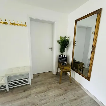 Apartment Filmap-charmant-modern-zentral-balkon-beamer-spieletisch Gorlitz