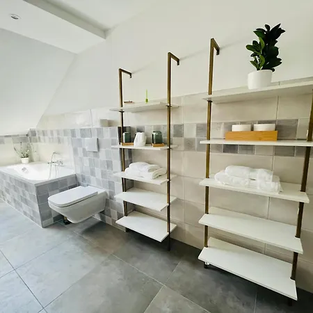 Apartment Filmap-charmant-modern-zentral-balkon-beamer-spieletisch