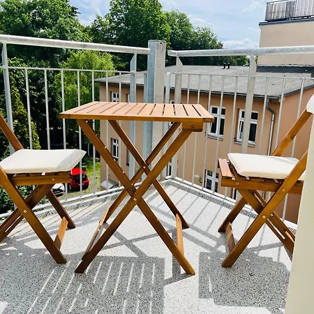 Apartment Filmap-charmant-modern-zentral-balkon-beamer-spieletisch