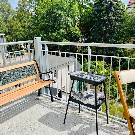 Filmap-charmant-modern-zentral-balkon-beamer-spieletisch Apartment *