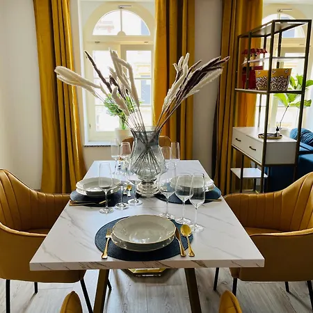 Apartment Filmap-charmant-modern-zentral-balkon-beamer-spieletisch Gorlitz